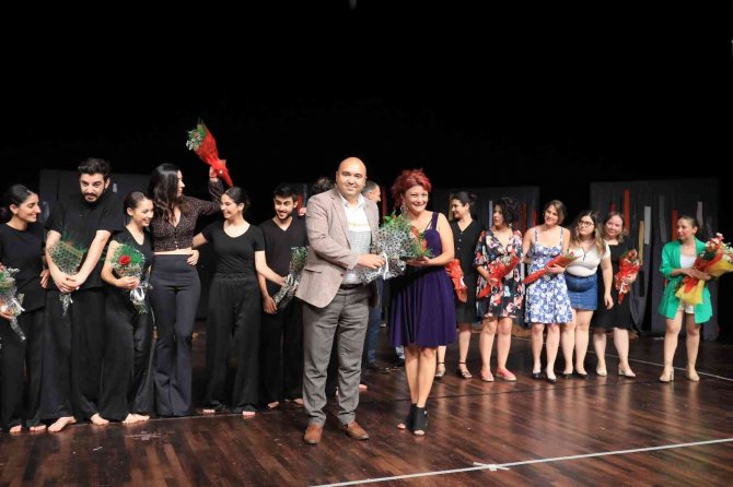 Tiyatro Öğrencileri Seyirciden Tam Not Aldı
