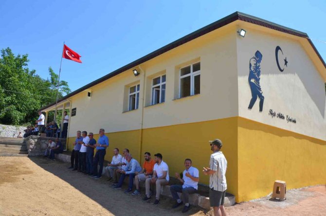 Atıl Durumdaki Okulu Onararak, Köy Evine Çevirdiler