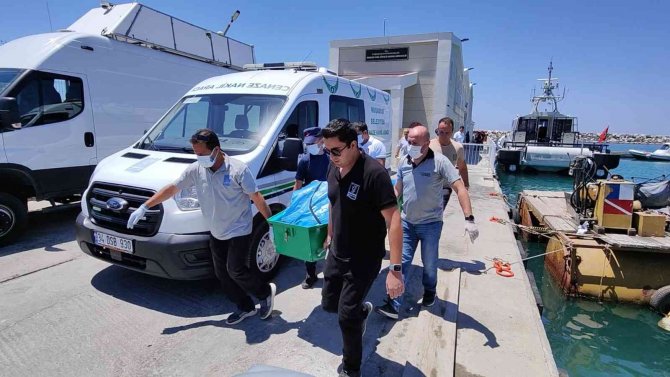 Kuşadası’nda Denizde Erkek Cesedi Bulundu