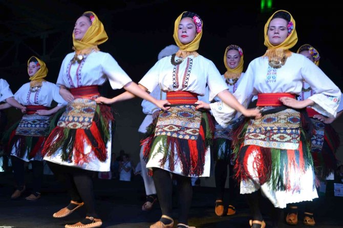 Ayvalık’ta Halk Dansları Festivali Coşkusu