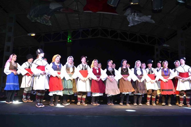 Ayvalık’ta Halk Dansları Festivali Coşkusu