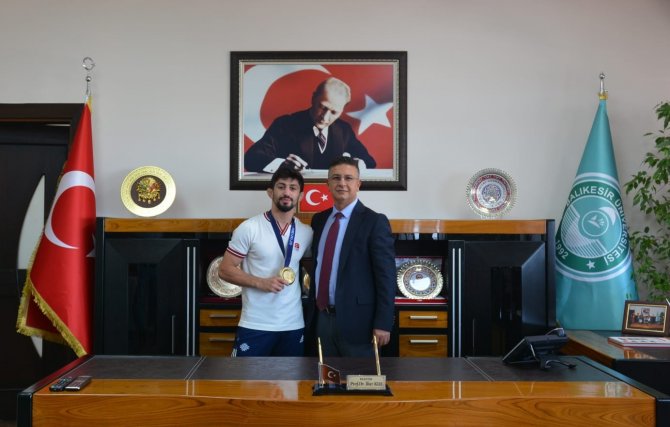 Baün’lü Şampiyon Güreşçiden Rektör Prof. Dr. İ̇lter Kuş’a Ziyaret