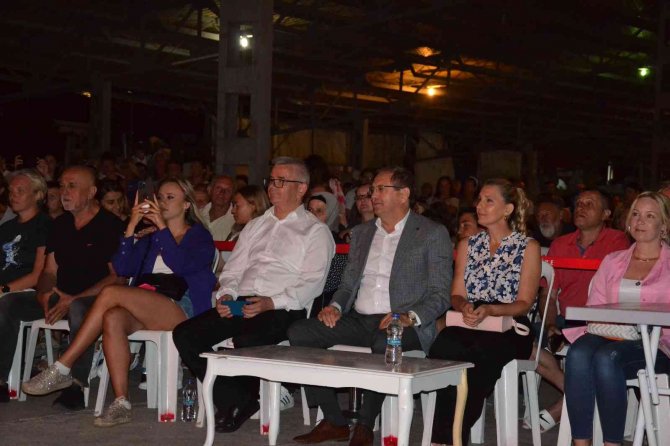 Ayvalık’ta Halk Dansları Festivali Coşkusu