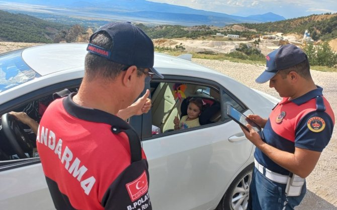 Burdur’da Jandarma Ekiplerinden Trafik Denetimi