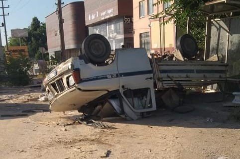 Tırın Çarptığı Kamyonet Takla Attı: 2 Yaralı