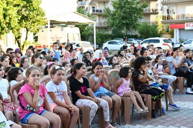 Çiğli Belediyesi Tiyatro Tırı Mahalle Turuna Çıktı