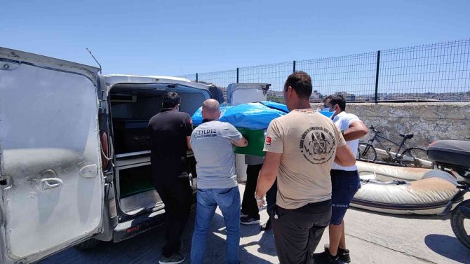Kuşadası’nda Denizde Erkek Cesedi Bulundu