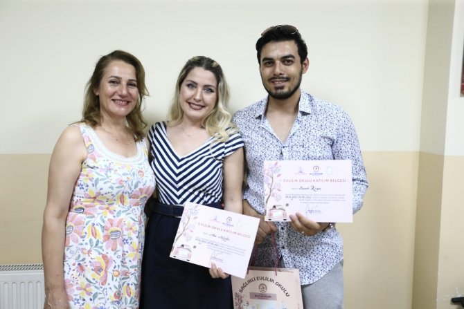 Hamilelik Ve Evlilik Okulu 2022’nin İlk Mezunlarını Verdi