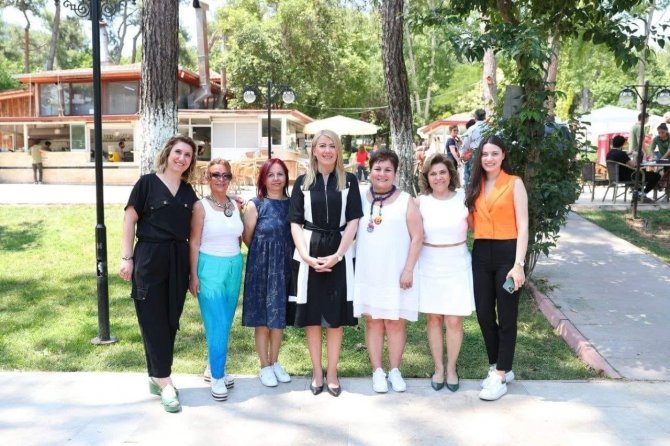 Denizlisporlu Kadınlardan Renkli 1. Yaş Kutlaması