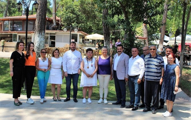 Denizlisporlu Kadınlardan Renkli 1. Yaş Kutlaması