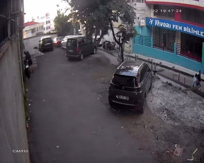 Park Halindeki Motosikleti Çaldı