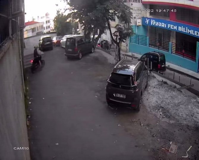 Park Halindeki Motosikleti Çaldı