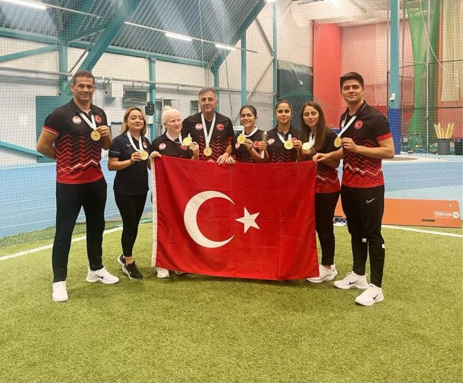 Denizlili Berfin Altın Madalyanın Sahibi Oldu