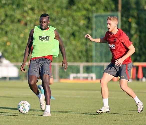Galatasaray, Yeni Sezon Hazırlıklarını Çift Antrenmanla Sürdürdü