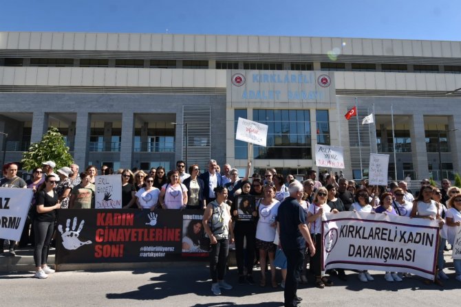 Bıçaklanarak Öldürülen Kadın Davasında İlk Duruşma Yapıldı