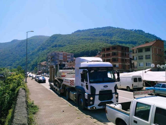 Gediz Belediyesi Ekipleri Sel Bölgesinde