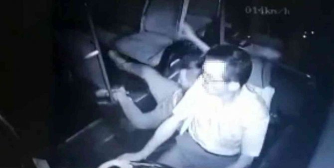 İ̇ett Otobüsü Manevra Yaptı, Düşen Yolcu Bel Kemiğini Kırdı