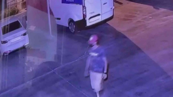 Rahat Tavırlarla Geldi, Bir Dakikada 10 Bin Tl’lik Motoru Çaldı