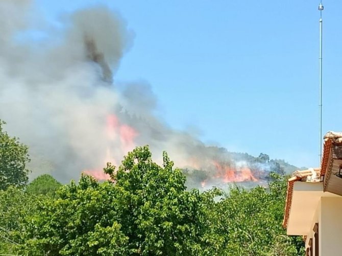İ̇zmir’de Yangınlara Erken Müdahale Felaketi Önlüyor
