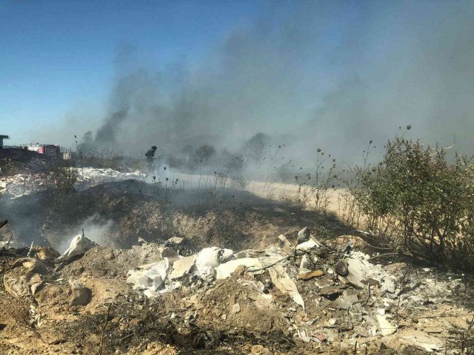Sanayi Sitesi Yakınında Korkutan Yangın