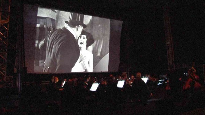 Kadıköy Kalamış Yaz Festivali’nde Film Gösterimine Büyük İlgi