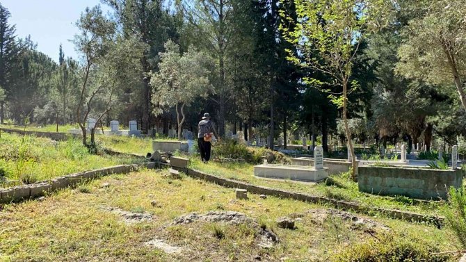 Mezarlıklarda Bayram Temizliği