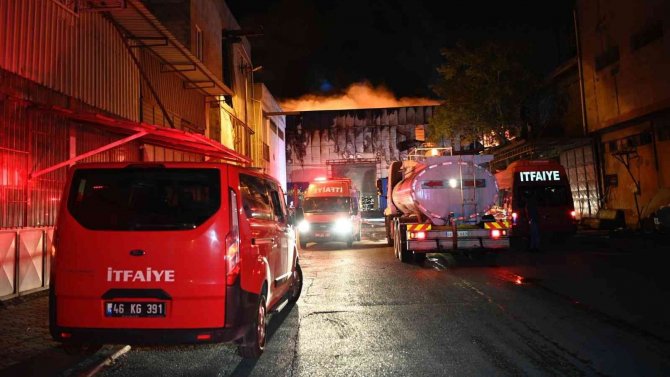 Geri Dönüşüm Tesisindeki Yangın Kontrol Altına Alındı