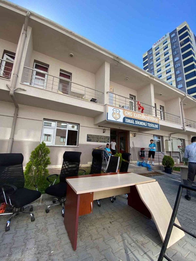 Kastamonuspor’a Bir Kez Daha Haciz Geldi, Tesisteki Eşyalara El Konuldu