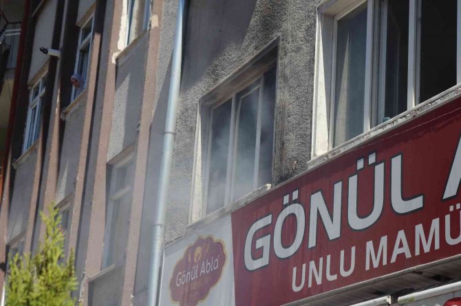 Kayseri’de Çıkan Yangında Ev Kullanılamaz Hale Geldi