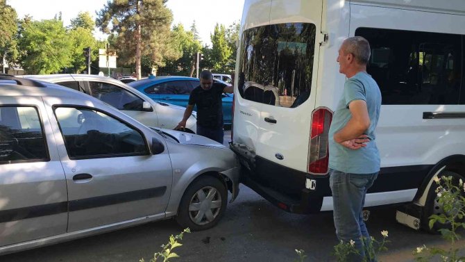 Elazığ’da Zincirleme Trafik Kazası: 3 Yaralı