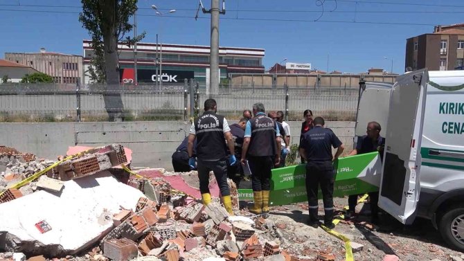 32 Yaşındaki Vatandaş Su Kanalında Ölü Bulundu