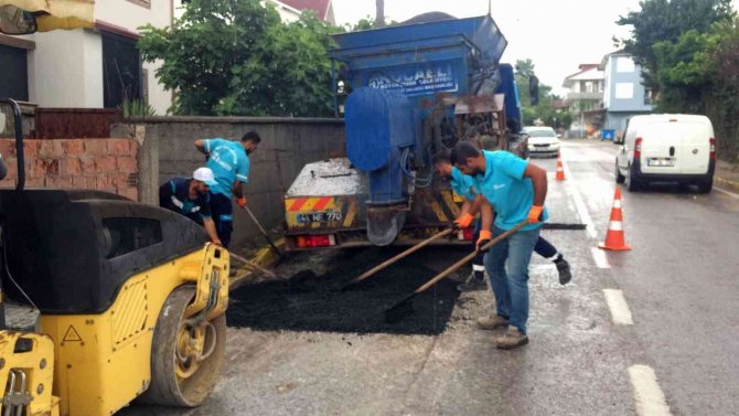 Bozulan Yol Ve Kaldırımlara Hızlı Onarım