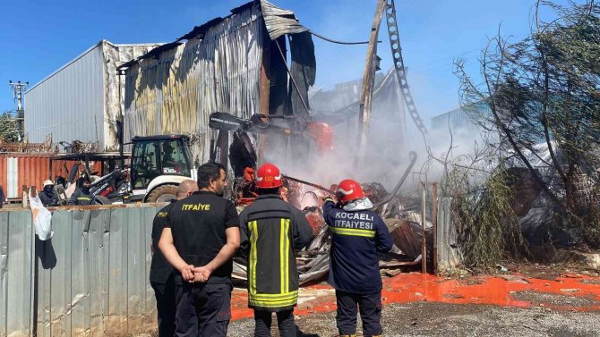 Boya Fabrikasında Çıkan Yangın, Uzun Uğraşlar Neticesinde Söndürüldü