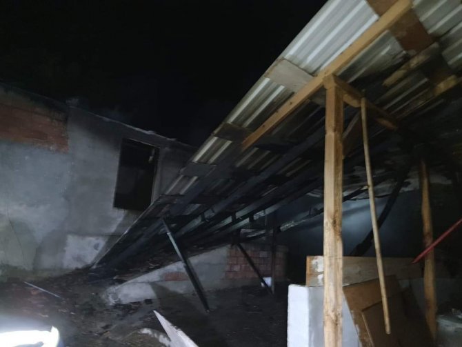 Ahırda Çıkan Yangın, Satışı Tamamlanan 10 Kurbanlık Hayvanı Telef Etti