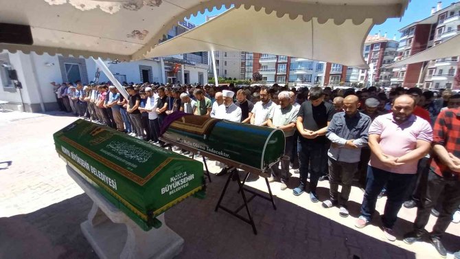 Trafik Kazasında Hayatını Kaybeden 5 Gence Acı Veda