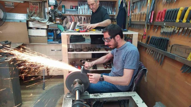 Bıçakçıların Yorucu Mesai Sürüyor