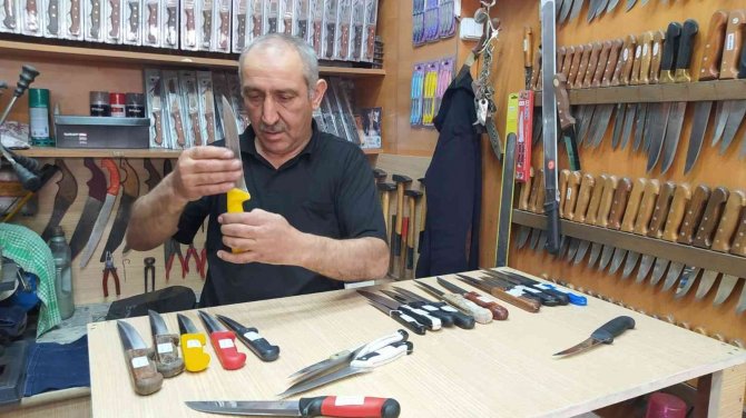 Bıçakçıların Yorucu Mesai Sürüyor
