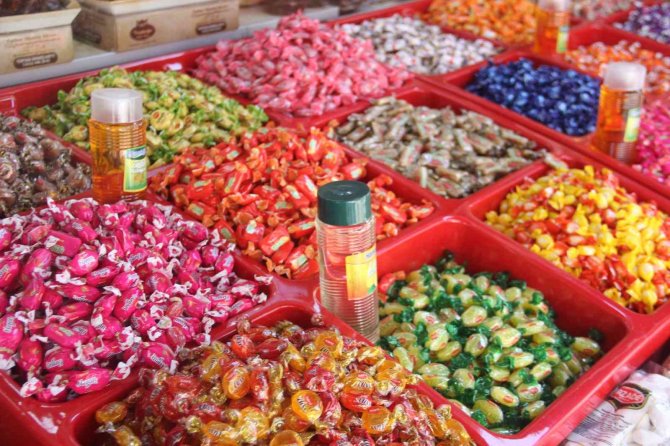 Bayram Şekerleri Tezgahlardaki Yerlerini Aldı