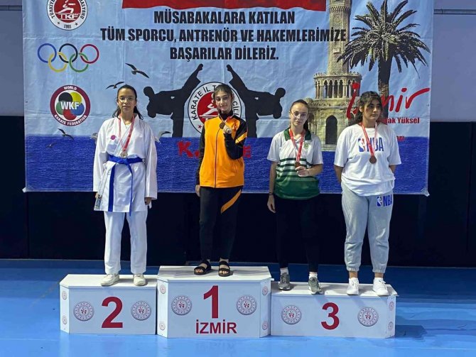 Manisa Bbsk Karatede Fırtına Gibi Esiyor