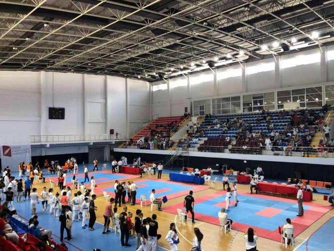 Manisa Bbsk Karatede Fırtına Gibi Esiyor