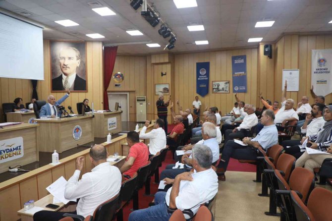Akdeniz Belediye Meclisi’nde ’Pkk’ Gerginliği