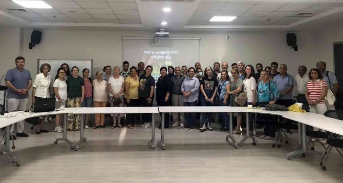 Tıbbi Ve Aromatik Bitki Yetiştiriciliğini Öğrendiler