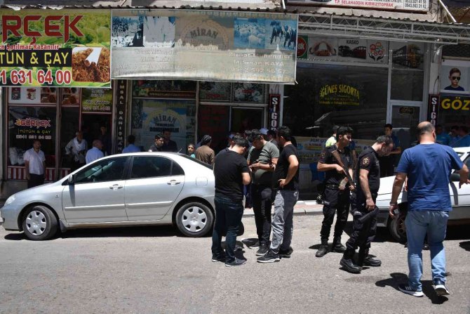 Şanlıurfa’da Sokak Ortasında Silahlı Kavga: 1 Yaralı
