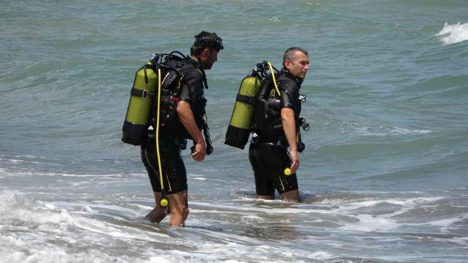 Denizde Kaybolan Genci Arama Çalışmaları Devam Ediyor