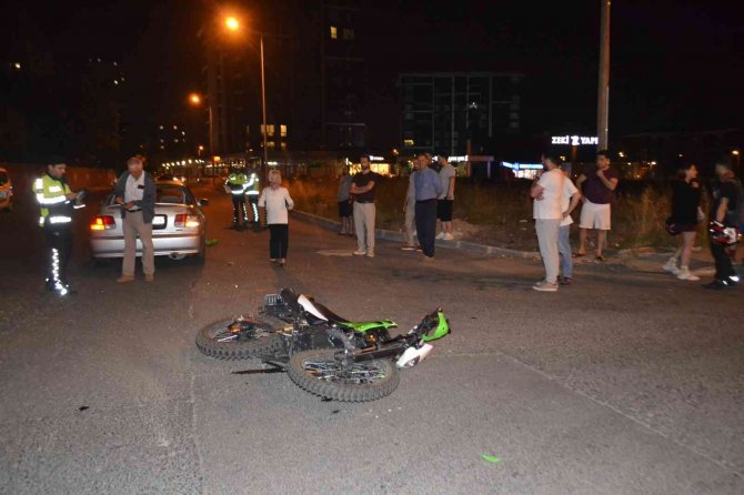 Kazada Metrelerce Havaya Uçan Motosikletli Yaralandı