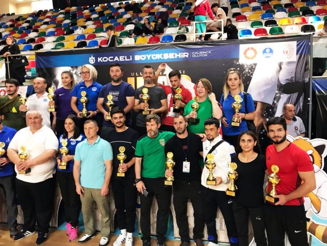 Sakarya Büyükşehir Sporcularından Başarı: Uluslararası Turnuvada Tam 15 Madalya