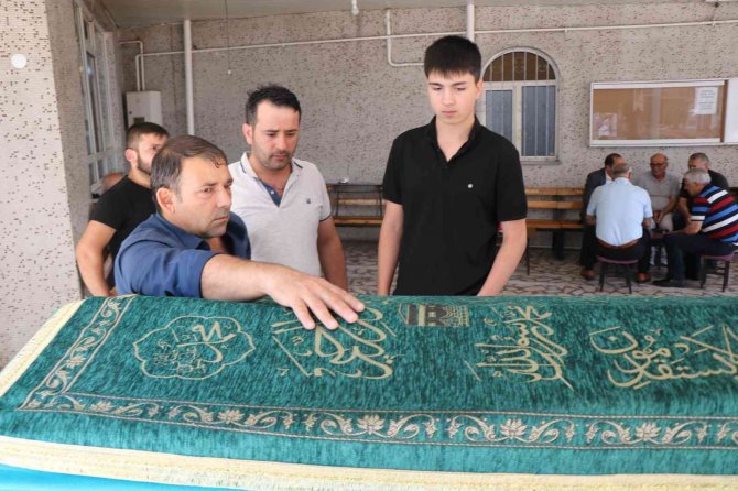 Kızını Kurtarmak İsterken Boğulan Babaya Veda