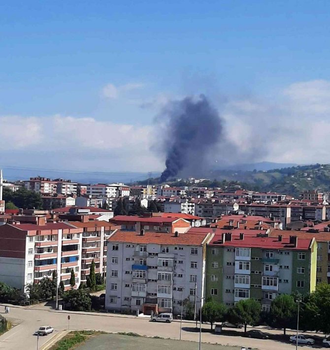 Tekkeköy’deki Yangın Korkuttu