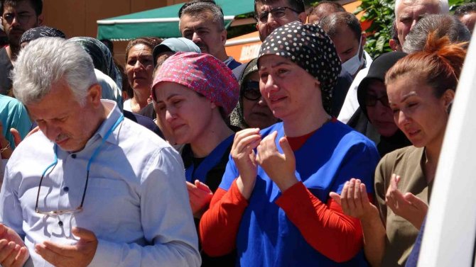 Hemşire Gözyaşları İle Son Yolculuğuna Uğurlandı
