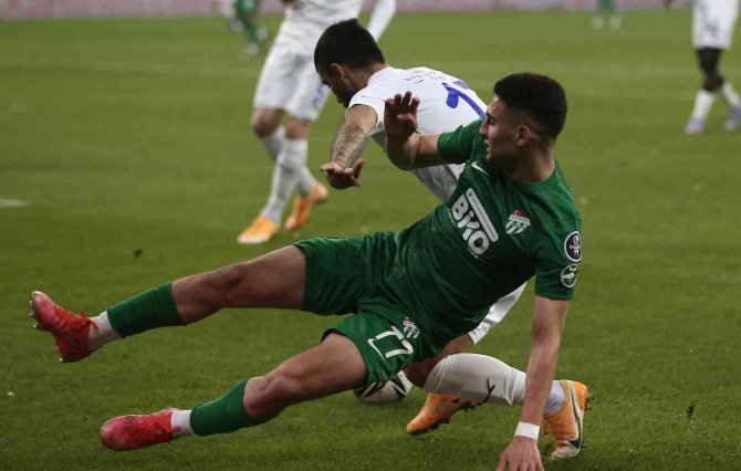 Tuğbey Akgün, Bursaspor İle Olan Sözleşmesini Feshetti